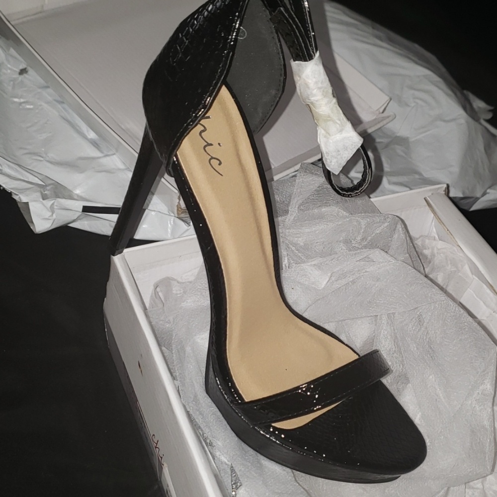 Shoes - Picture 4 of 4